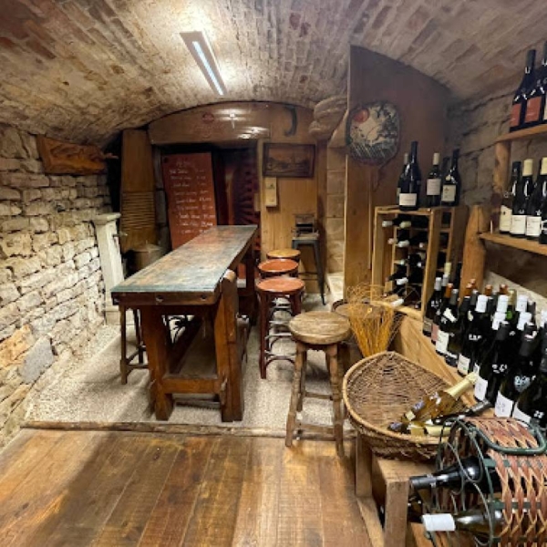 Cave à vin - Cave à Vin Besancon - Bar à Vin Besancon - Vin Rouge Besancon- L'Affineur Comtois - restaurant BESANCON - meilleur resto BESANCON